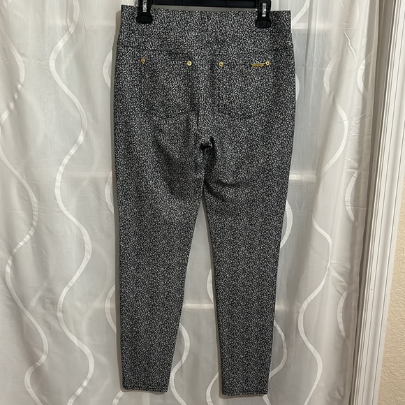 Michael Kors Black & White Floral Print Leggings, Size Medium - Picture 3 of 7